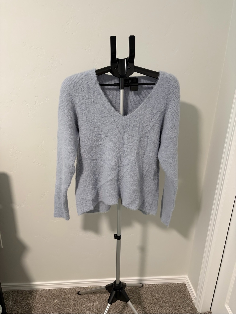 Forever 21 Pale Blue V-Neck Fuzzy Sweater size medium